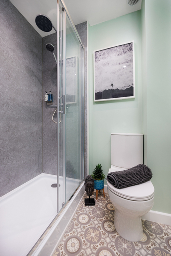 Bathroom 2, Central Plymouth 2Bed Apartment-Sleeps 4, Plymouth