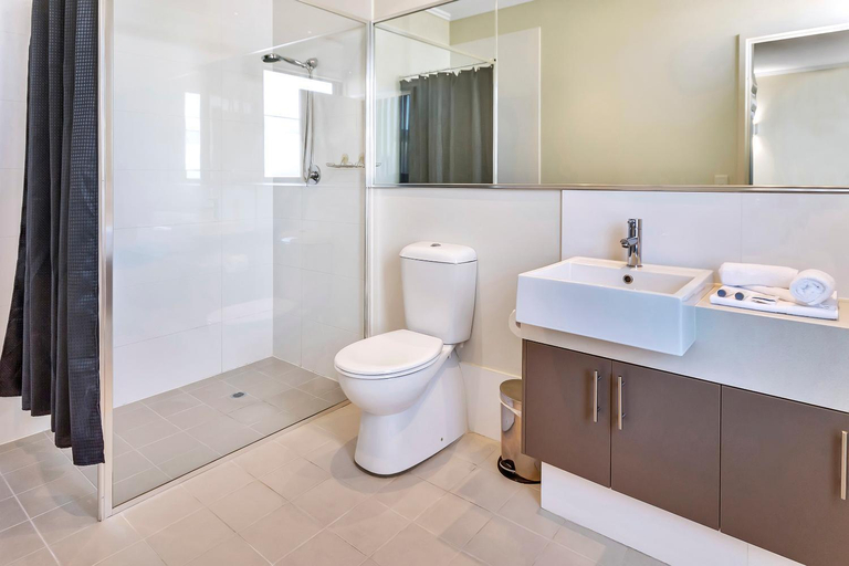 Bathroom 3, New Haus by Hougoumont Hotel, Fremantle