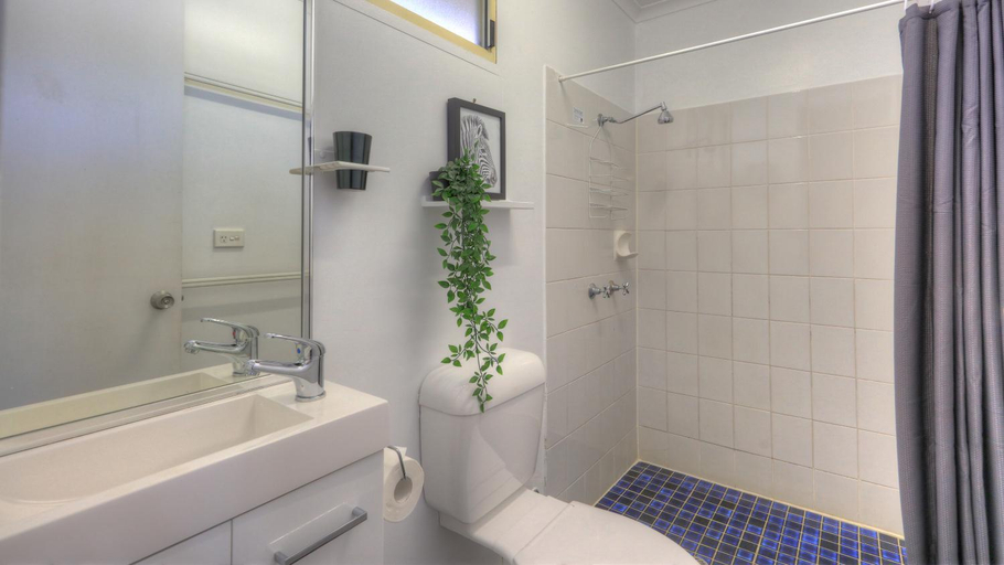Bathroom 3, Maroochy River Bungalows, Maroochy - Paynter-Petrie Creek