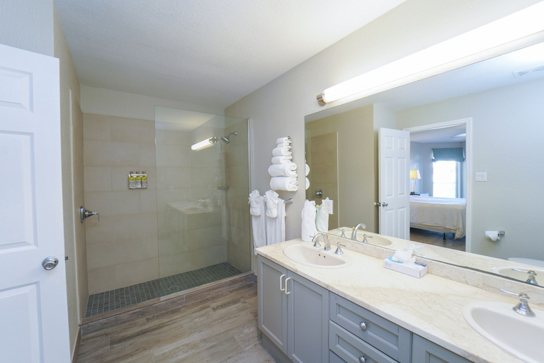Bathroom 5, The Grand Caymanian Resort