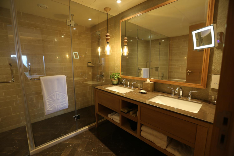 Bathroom 5, Taj Fisherman's Cove Resort & Spa, Chennai, Kancheepuram