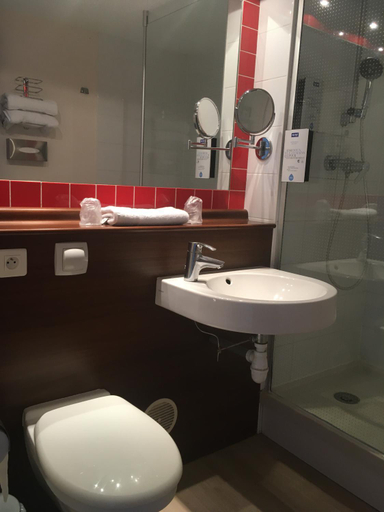 Bathroom 4, Kyriad Montpellier Nord - Saint Clement de Riviere, Hérault