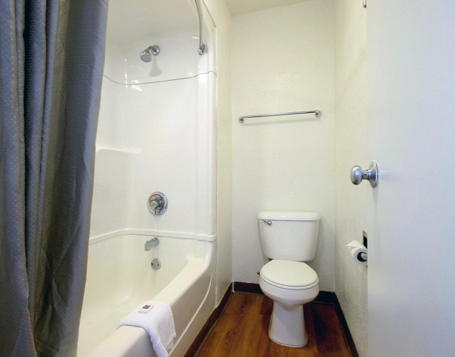 Bathroom 5, Motel 6 Dania Beach, Broward