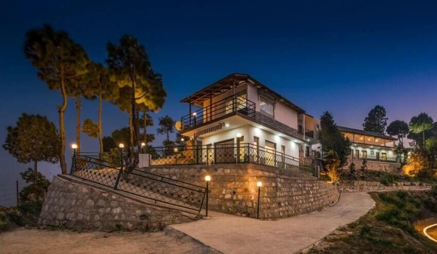 Exterior & Views