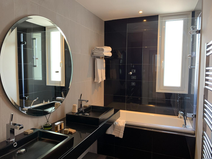 Bathroom 3, Le Canberra, Alpes-Maritimes