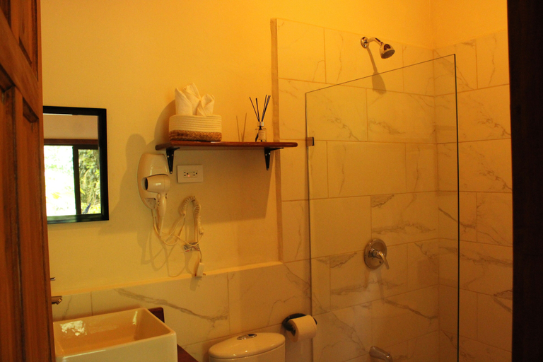 Bathroom 4, Natural Drake Bay Hotel Boutique, Osa