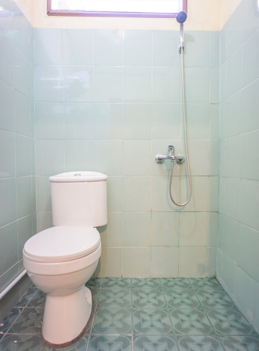 Bathroom 4, OYO 2180 Vina Vira Hotel, Lhokseumawe