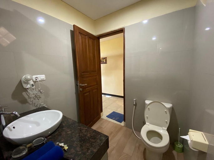 Bathroom 16