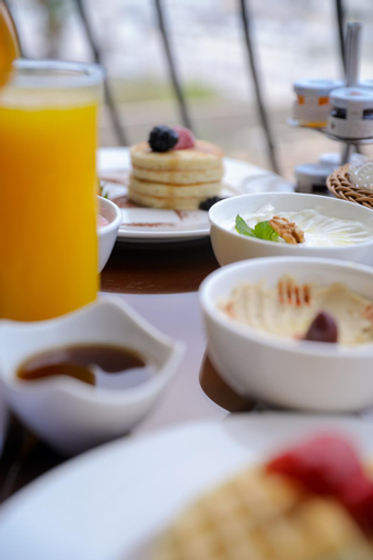 Food & Drinks