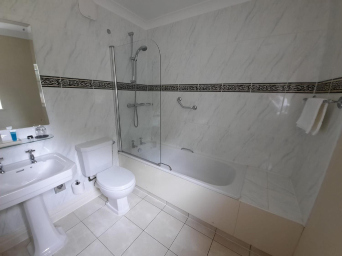 Bathroom 4, Macdonald Pittodrie House, Aberdeenshire