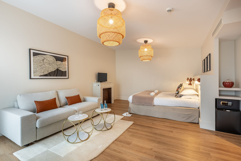 Others 5, Le Nest by Sweett, Paris