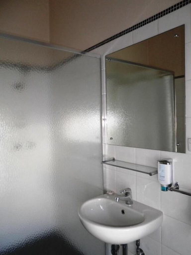 Bathroom 4, Princes Lodge Motel, Adelaide