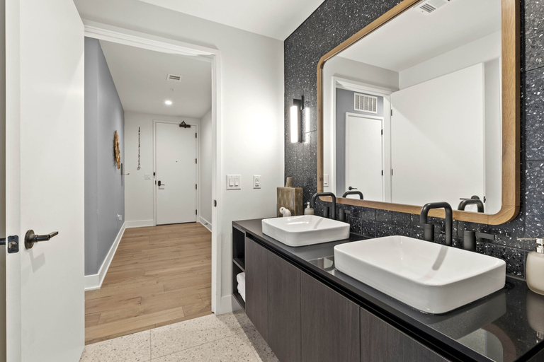 Bathroom 2, 15th FL 1BR Condo | Heated Pool, Gym | Balcony | Bar, Travis