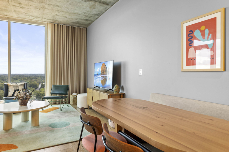 Others 5, 15th FL 1BR Condo | Heated Pool, Gym | Balcony | Bar, Travis