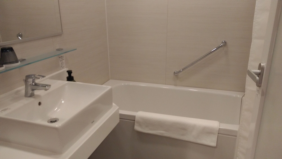 Bathroom 16