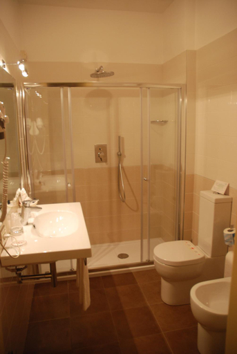 Bathroom 4, Hotel Continental Brescia, Brescia