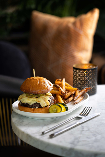 Food & Drinks 5, Hampton Inn & Suites Rochester Downtown, Monroe