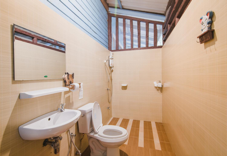 Bathroom 10