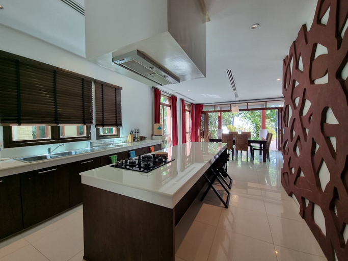 Food & Drinks 5, Amatapura Beach Villa 15, Mueang Krabi