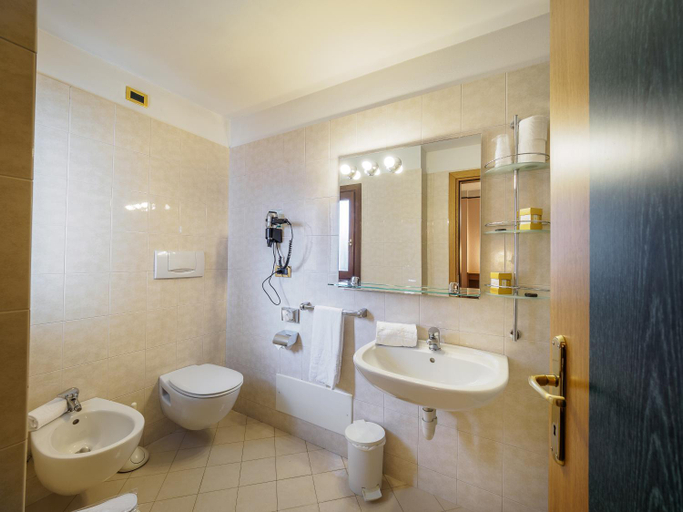 Bathroom 4, Hotel Santanton, Sondrio