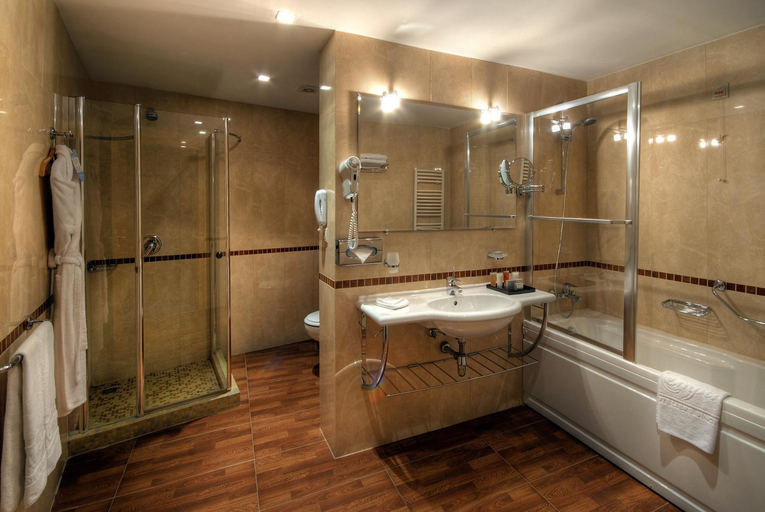Bathroom 5, Kempinski Hotel Grand Arena Bansko, Bansko