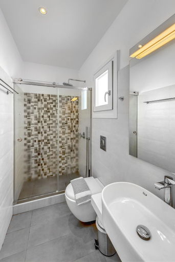 Bathroom 4, Maki's Place Hotel, South Aegean