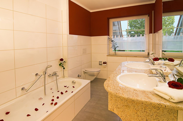 Bathroom 2, Landhotel Alte Muhle, Sigmaringen