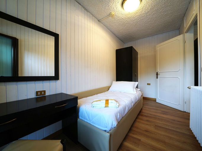 Bedroom 4, Hotel Arlecchino, Sondrio