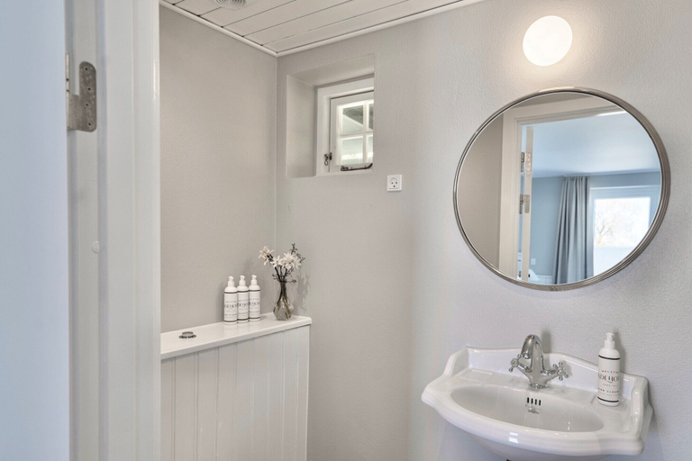 Bathroom 3, Melsted Badehotel, Bornholm