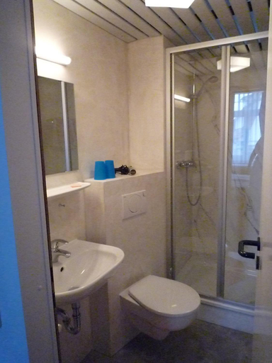 Bathroom 2, Hotel Garni Pfauen, Emmendingen
