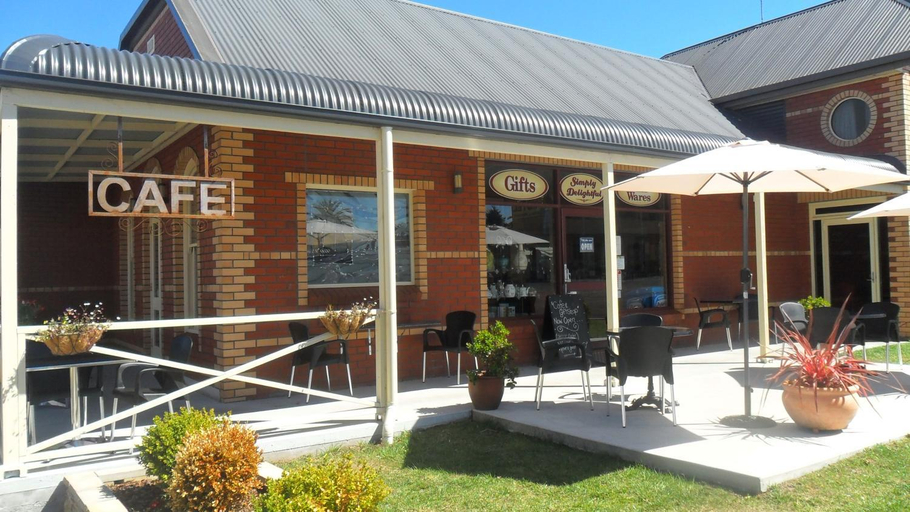 Food & Drinks, Sheffield Motor Inn, Kentish