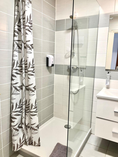 Bathroom 3, Hotel Lou Marques, Bouches-du-Rhône