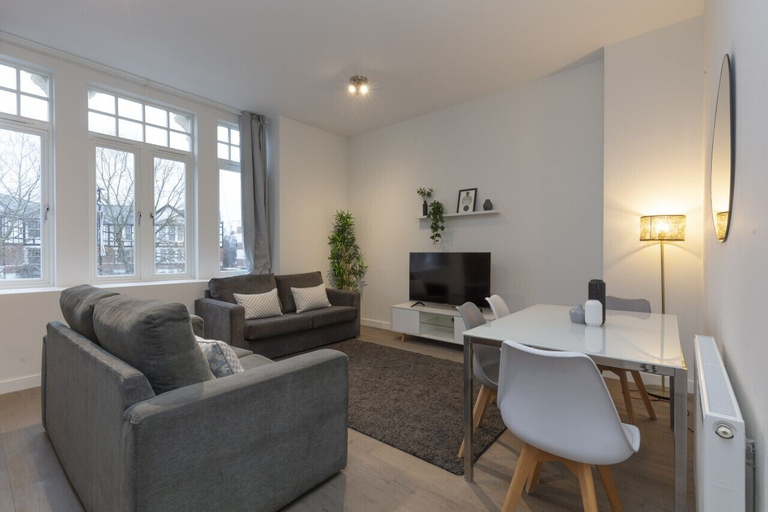 Others 5, Luxury North Central London Apartment, London