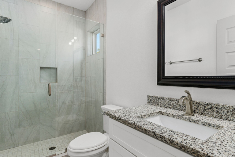 Bathroom 3, 9 Lakeland Drive - Sealove Frangista, Walton