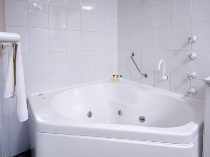 Bathroom 4