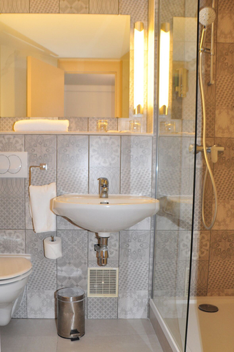 Bathroom 4, Hôtel des Arcades de Cachan Grand Paris Sud, Val-de-Marne