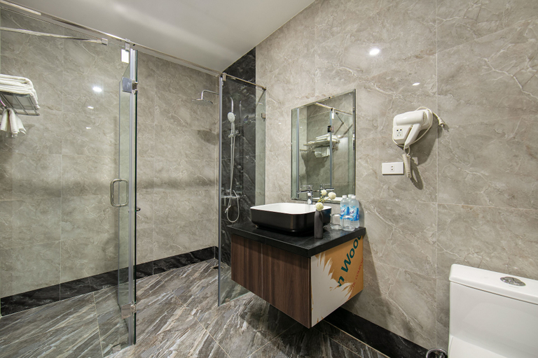 Bathroom 4, Nam Hai Hotel, Long Biên
