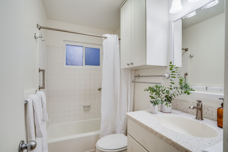 Bathroom, Bay View IV by Avantstay Stylish Mission Beach Home on the Sand!, San Diego