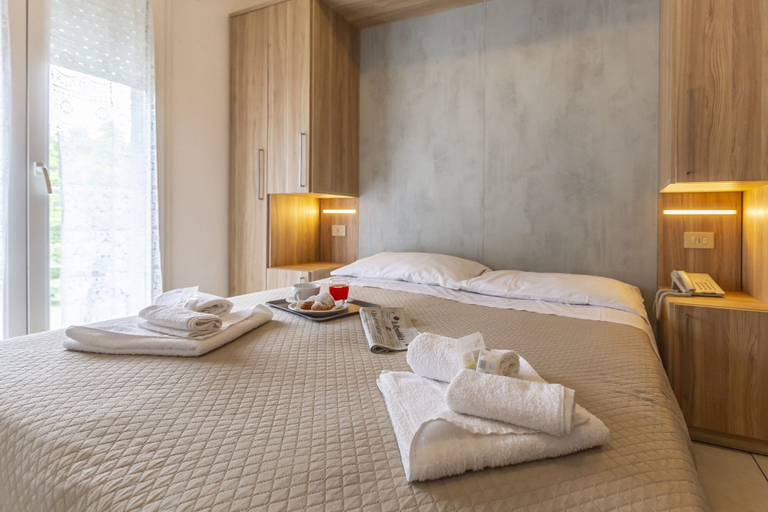 Bedroom 4, Hotel Luana, Rimini