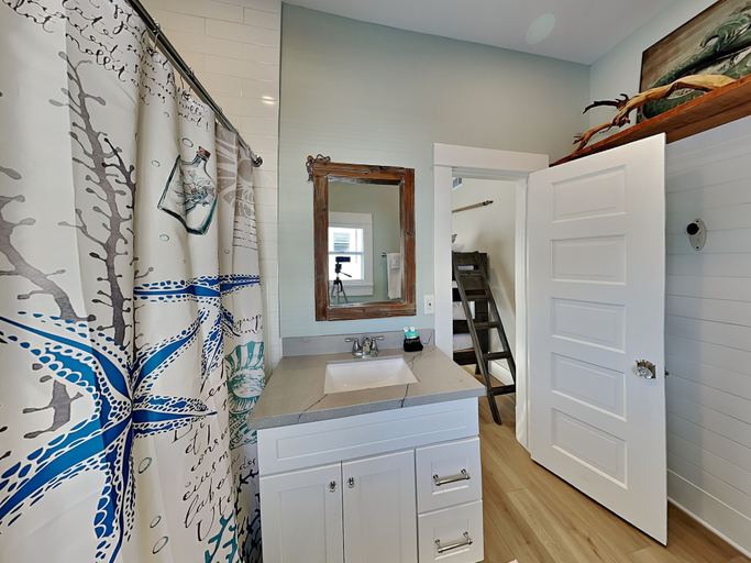 Bathroom 3, Magnolia Manor, Galveston