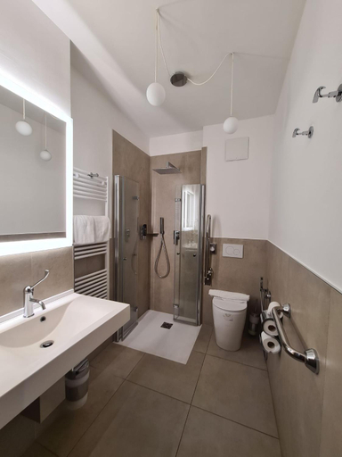 Bathroom 4, Hotel Asterix, Bolzano