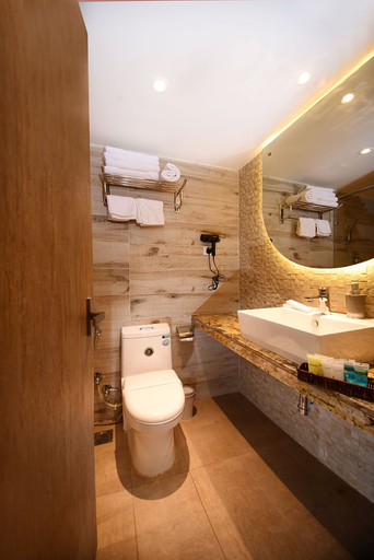 Bathroom 3, Daali Hotel & Apartment, Bagmati