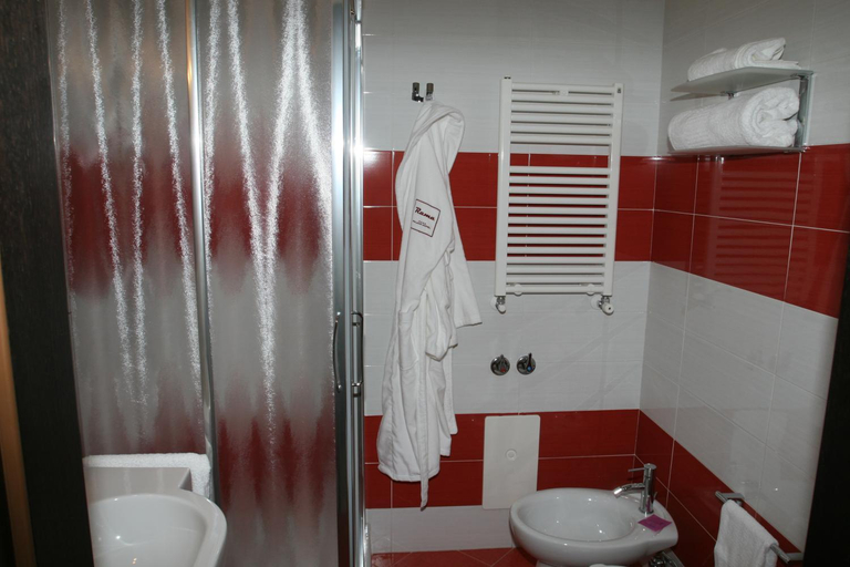 Bathroom 5, Rama Palace Hotel, Napoli