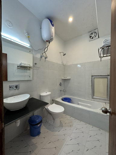 Bathroom 4, Gezellig Inn - Magic Mountain, Kullu