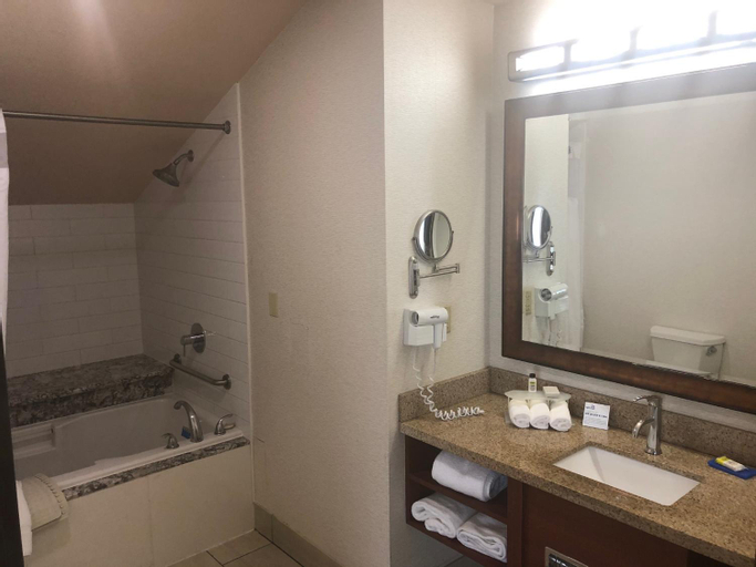 Bathroom 18