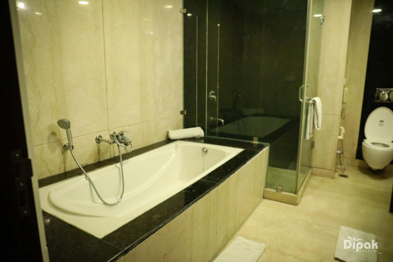 Bathroom 4, Hotel DS Clarks Inn, Gurgaon, Gurgaon