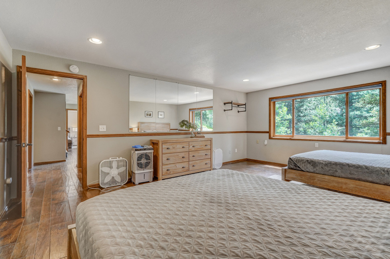 Bedroom 3, Bakers Creek, Teller