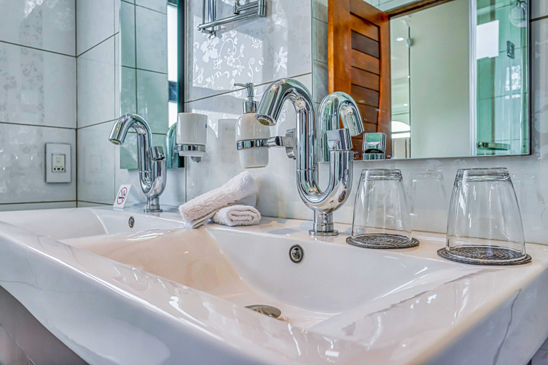 Bathroom 5, Villa Tasha Luxury suites, City of Johannesburg