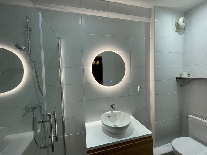 Bathroom 3, Villa Les Mots Passants, Calvados