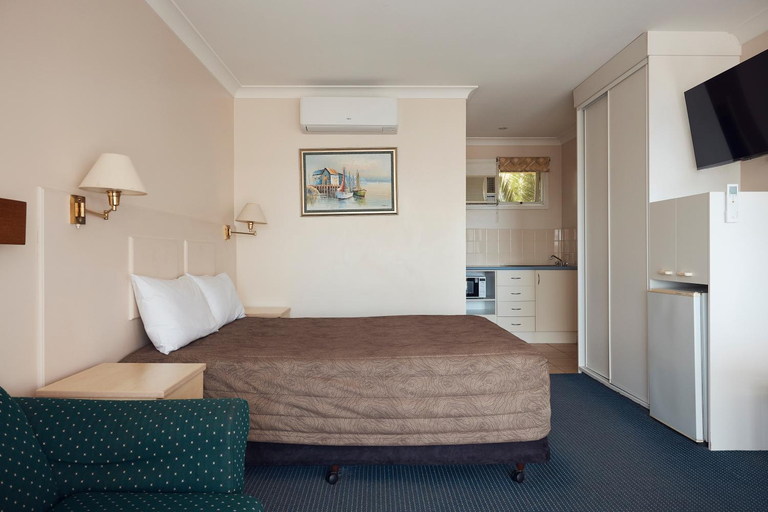 Bedroom 2, Holiday Lodge Motor Inn, Eurobodalla